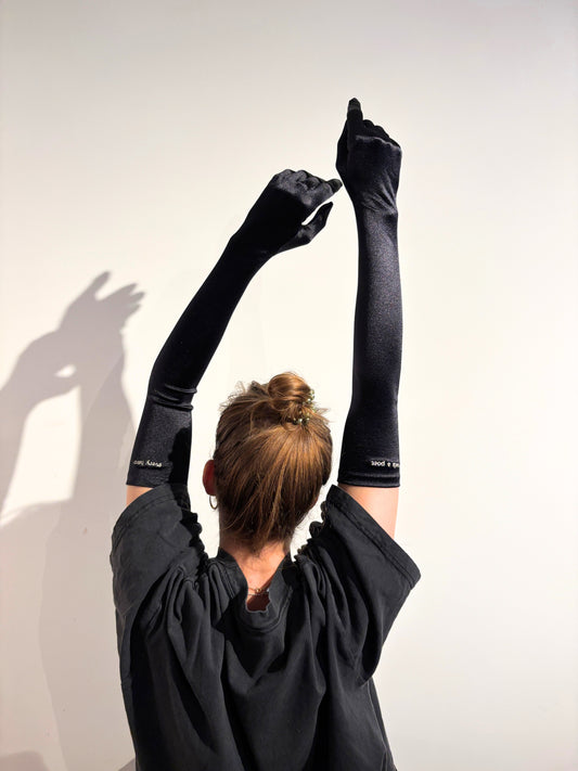 Handschoenen — Every hero needs a poet